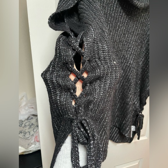 Calvin Klein Top - Picture 2 of 4